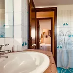 Sea View With Pool Дом отдыха *